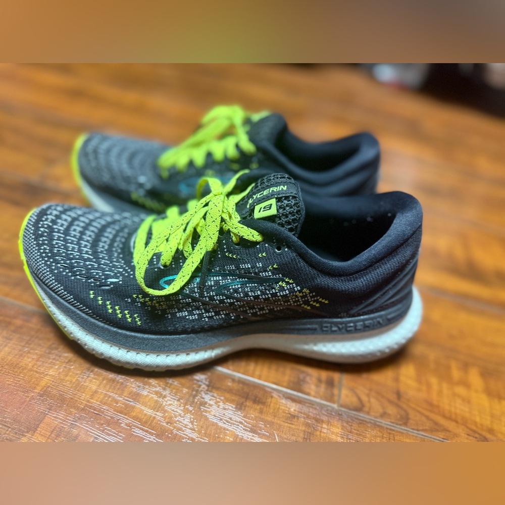 Brooks Glycerin 19 Womens 5.5 
Black Neon Yellow Running Shoes